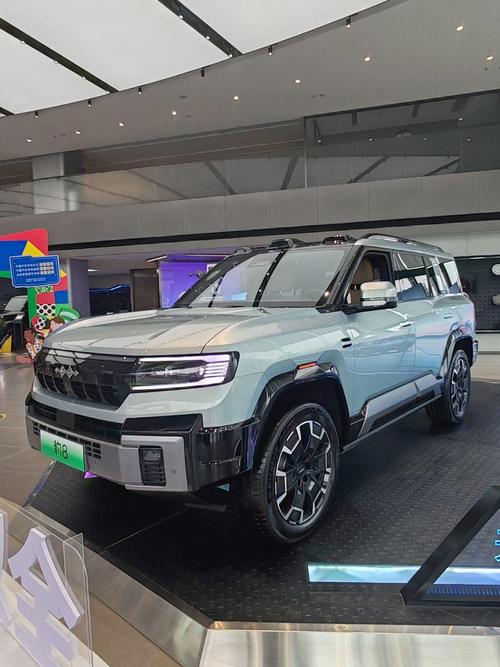 成都222比亚迪方程豹硬派越野的爆款，英菲尼迪35周年与你共成长